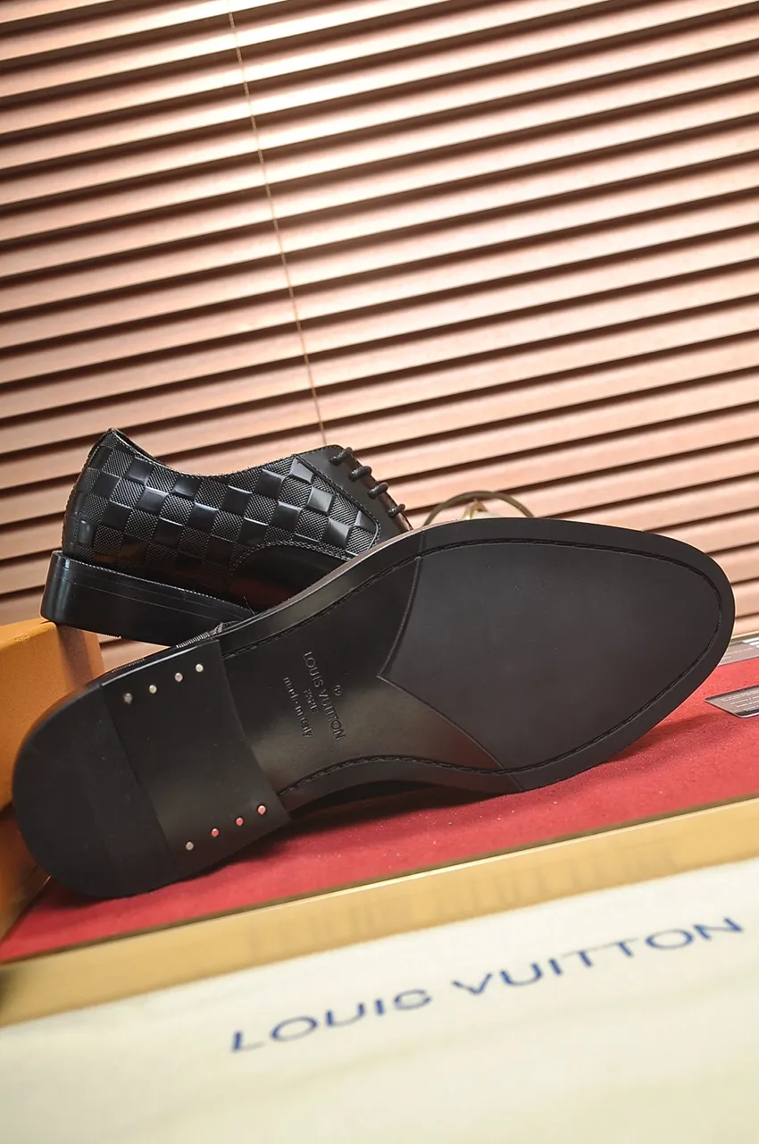 Men's men's shoes 💰520💶 [LV] (original single cowhide lining) 🍀LV's latest genuine leather business suit shoes are launched simultaneously on the official website. The first-layer cowhide imported from Italy is made of heavy gold, 💥official website 1:1 rubber outsole. Versatile to wear, high-end without losing class, and the color combination is extraordinary. This four-season style is alluring when worn on your feet, showing off your big-name flair. Standard code 38-45 (45 customized)